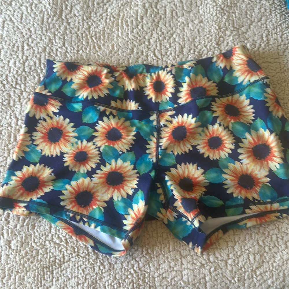 Large born primitive shorts